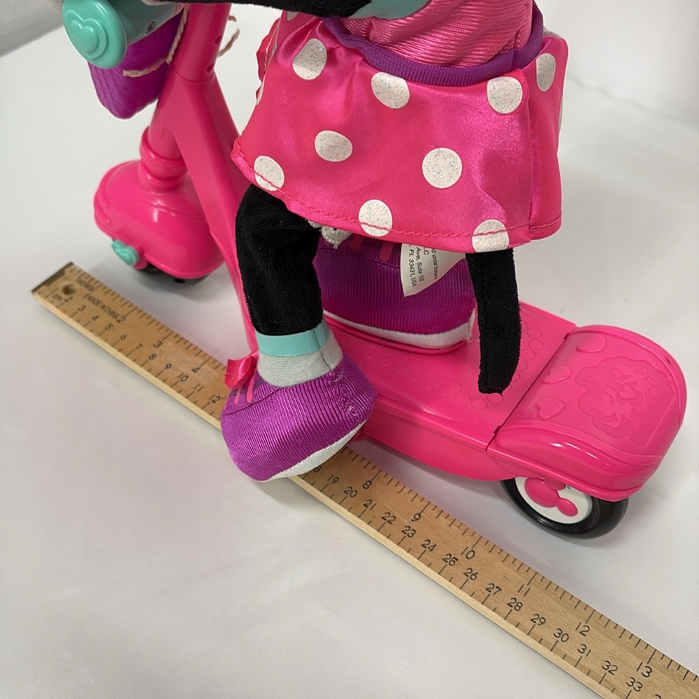 Disney| Scooter Minnie Mouse plush sing & spin toy, talking Minnie Mouse - Picture 7 of 10